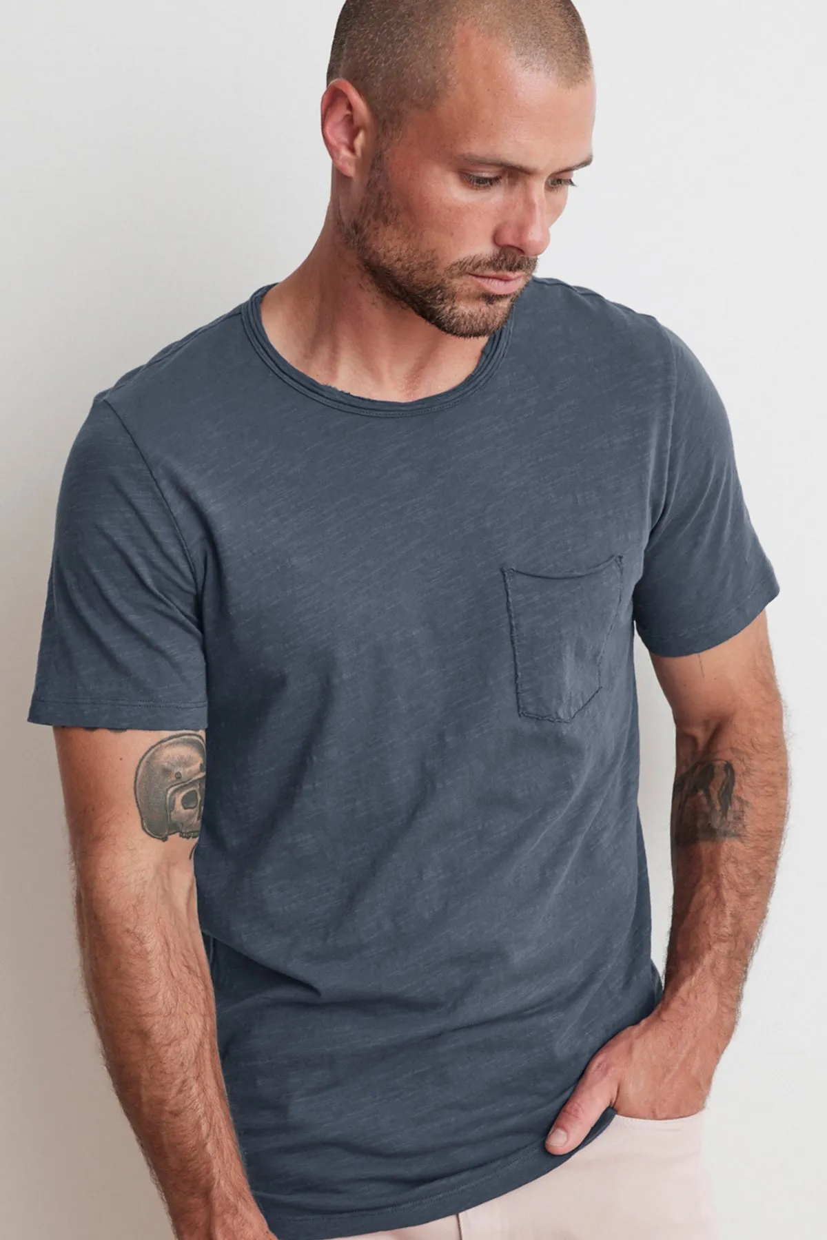 CHAD RAW EDGE COTTON SLUB POCKET TEE